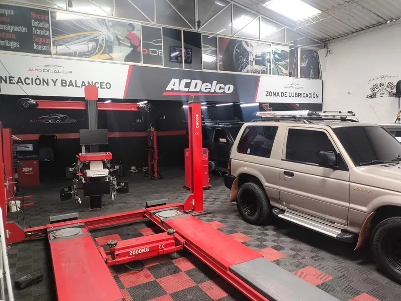 Zona de alineación y balanceo con elevador rojo en la sede Bogotá