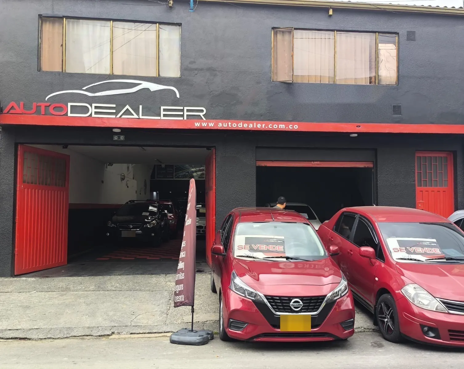 Fachada de la Sede 1 de Auto Dealer en Bogotá (Carrera 27 #63-40)
