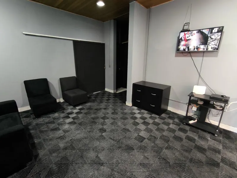 Sala de espera para clientes en la sede Bogotá